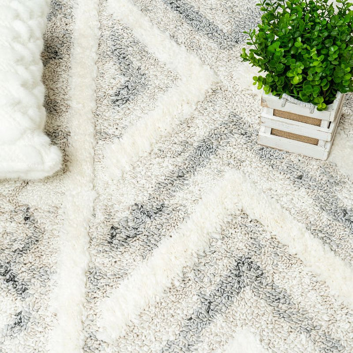 Lola Geo Moroccan Cream Shag Area Rug - 6'7\" x 9'6\"