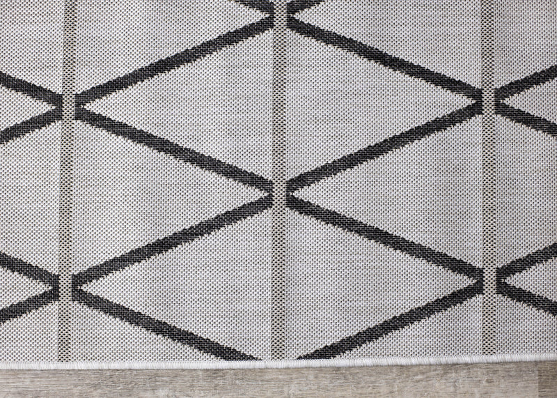 Jackson Diamond Indoor/Outdoor Area Rug - 6'7\" x 9'6\"