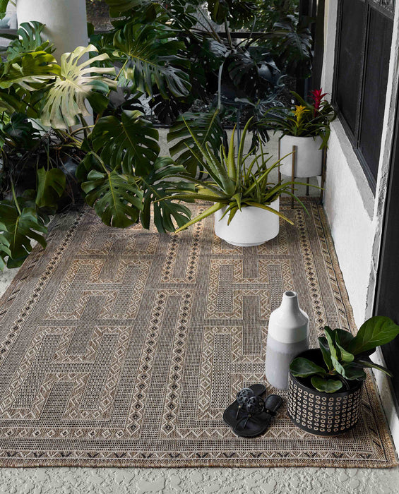 Hazel Transitional 6'6\" x 9'0\" Area Rug in Ivory Indoor Area Rug 