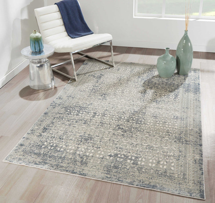 Mabel Traditional 5'1\" x 7'7\" Area Rug in Green Indoor Area Rug 