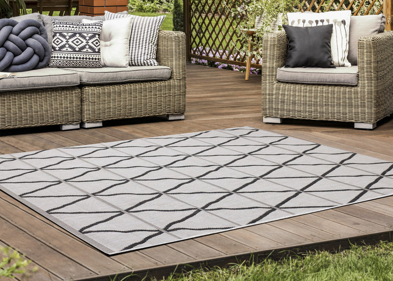 Jackson Diamond Indoor/Outdoor Area Rug - 6'7\" x 9'6\"