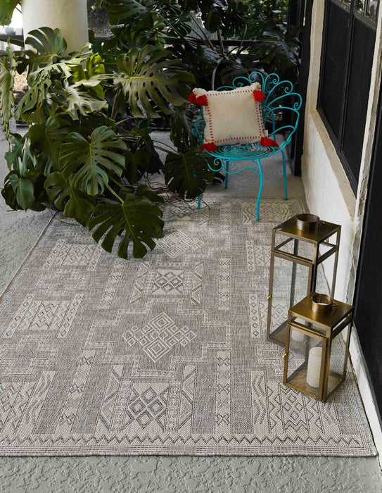 Nyra Transitional 5'3\" x 7'0\" Area Rug in Grey Indoor Area Rug 