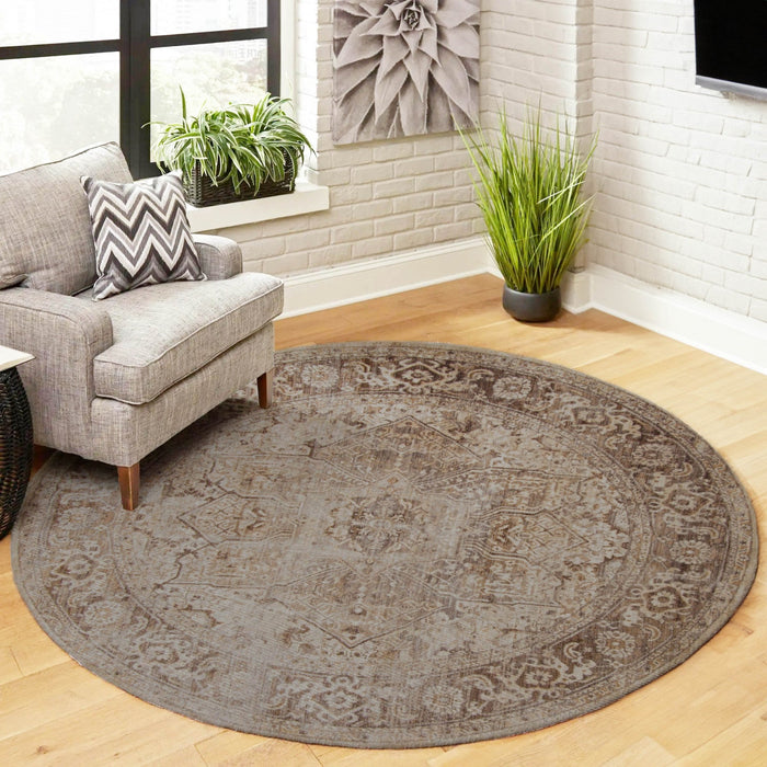 Selena Traditional 5'0\" x 5'0\" Area Rug in Grey Indoor Area Rug 