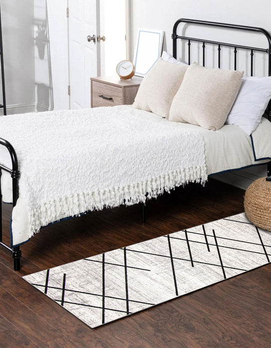 Damali Ivory/Black Machine Washable Area Rug - 2'6\" x 8'0\"