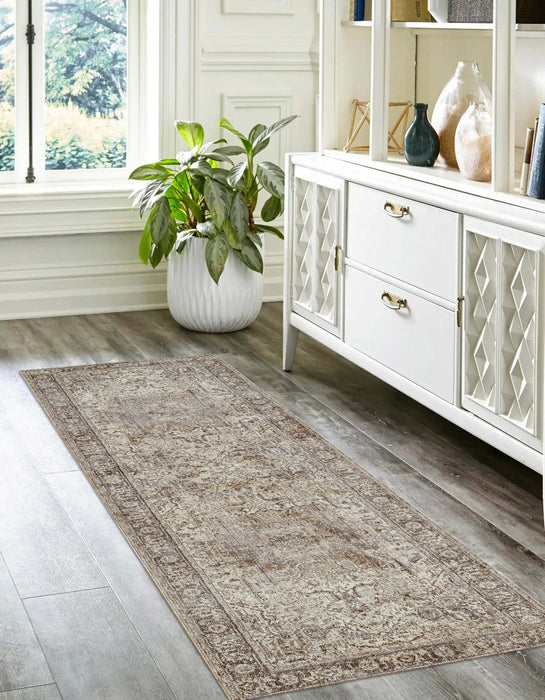 Selena Traditional 2'6\" x 8'0\" Runner Rug in Grey Indoor Area Rug 