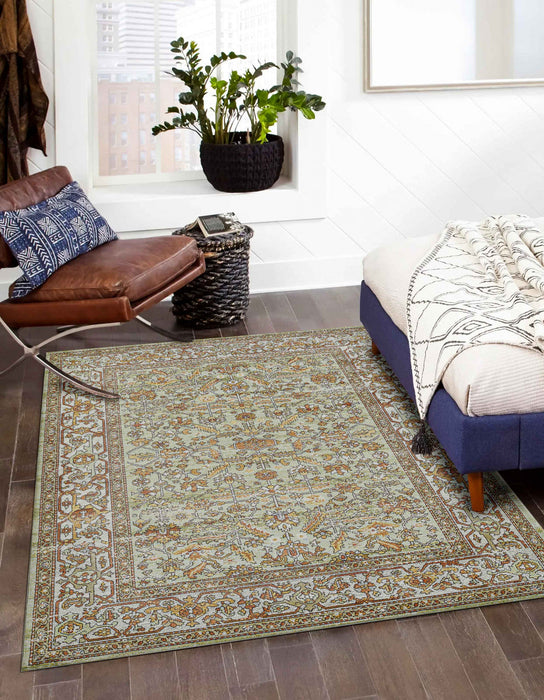 Hailey Traditional 5'3\" x 7'3\" Area Rug in Green Indoor Area Rug 