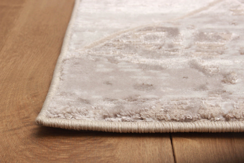 Vivian Ivory Area Rug - 5'0\" X 8'0\"   