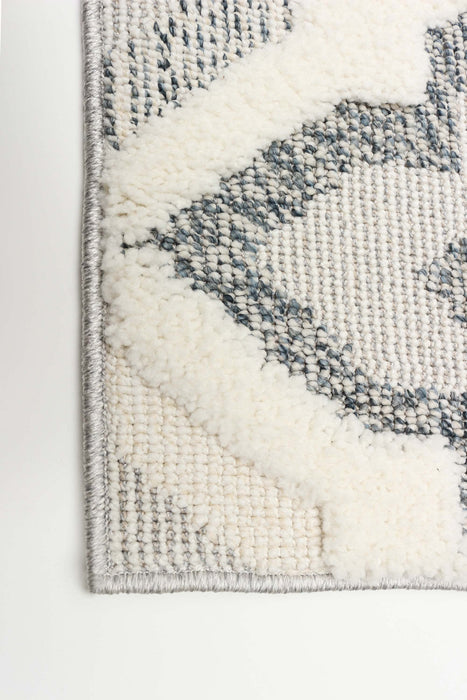 Alaqua Ivory Area Rug - 5'0\" x 7'0\"