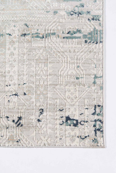 Amber Traditional 5'1\" x 7'7\" Area Rug in Grey Indoor Area Rug 