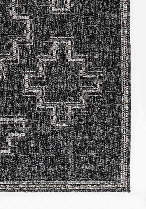 Esina Transitional 5'3\" x 7'0\" Area Rug in Black Indoor Area Rug 