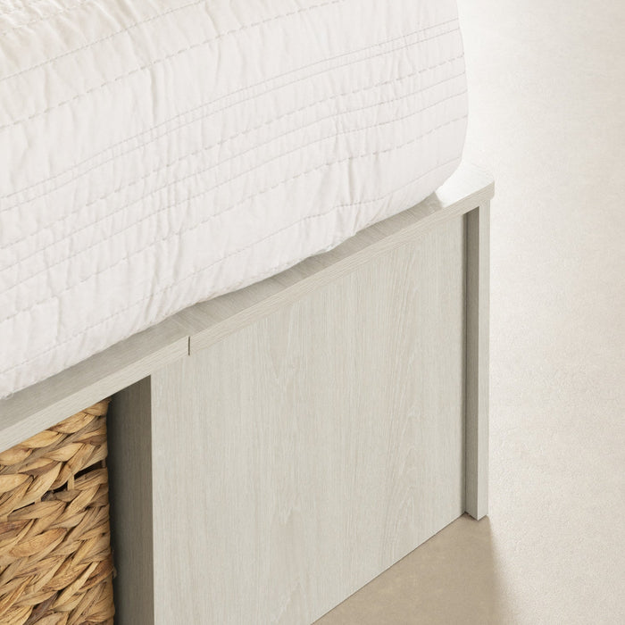 Avilla Storage Platform Bed With Wicker Baskets - Winter Oak 