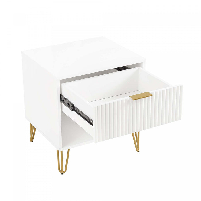 Dumbo Modern 20\" Fluted Nightstand in White (1-Drawer) 