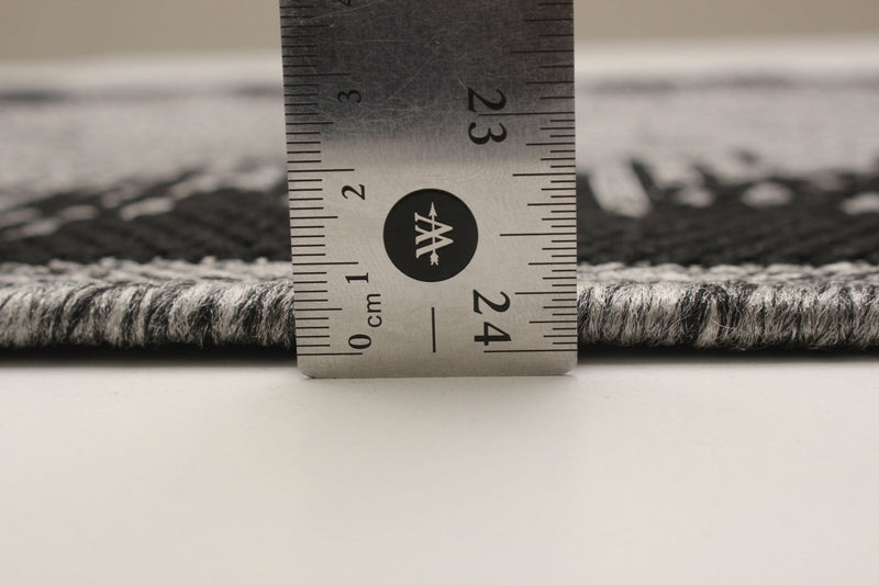 Edge Grey Area Rug - 2'8\" x 8'2\"