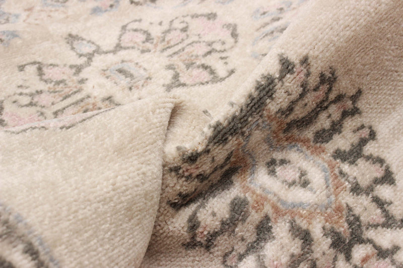 Myra Ivory Runner Area Rug - 2'8\" X 8'2\"   
