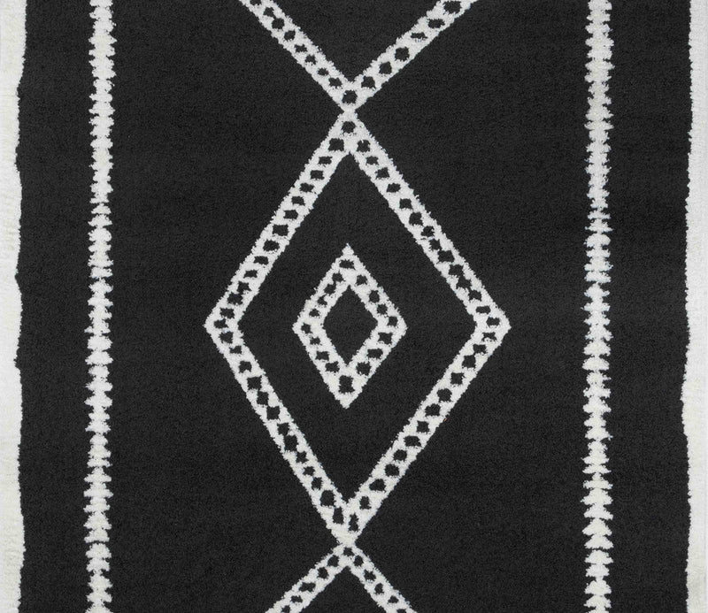 Zelda Contemporary 5'3\" x 7'2\" Area Rug in Black Indoor Area Rug 