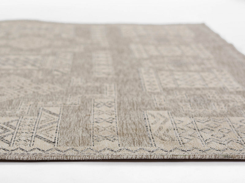 Nyra Transitional 5'3\" x 7'0\" Area Rug in Grey Indoor Area Rug 