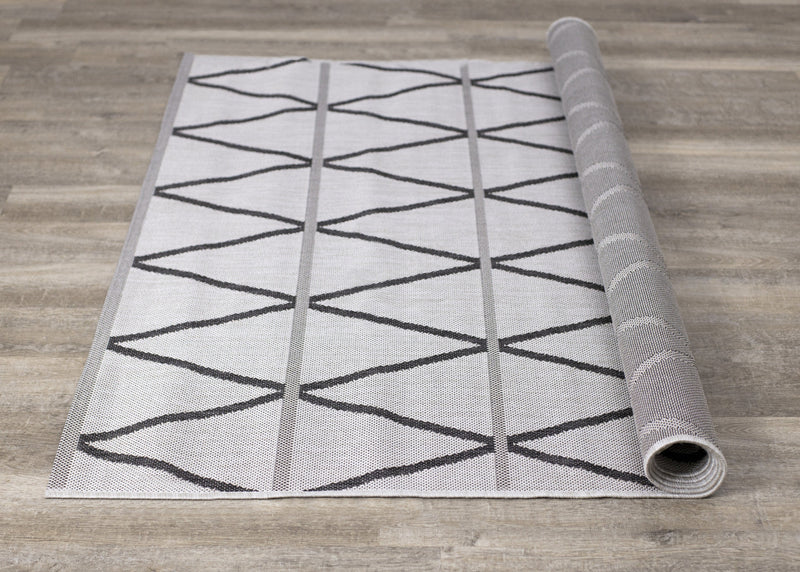 Jackson Diamond Indoor/Outdoor Area Rug - 6'7\" x 9'6\"