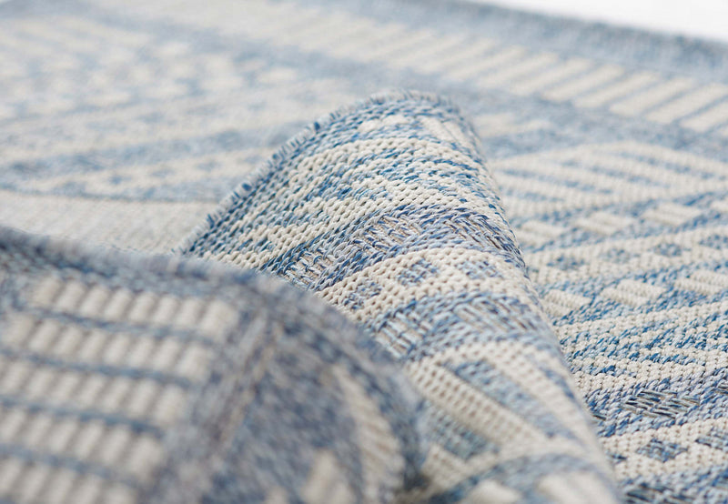 Livia Transitional 5'3\" x 7'0\" Area Rug in Blue Indoor Area Rug 