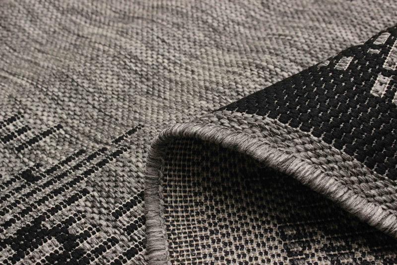Edge Grey Area Rug - 2'8\" x 8'2\"