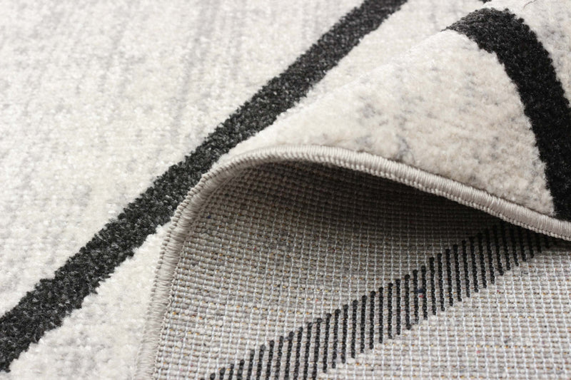 Damali Ivory/Black Machine Washable Area Rug - 5'0\" x 7'0\"