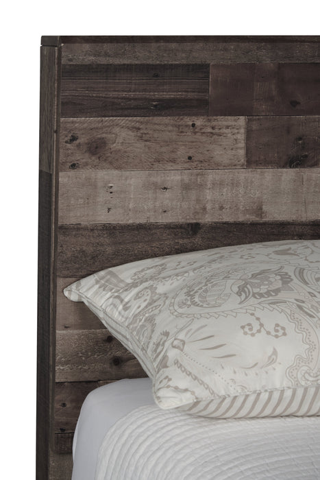 Derekson Queen Bed