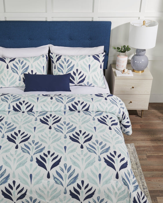 Medallion 4-Piece Queen Comforter Set