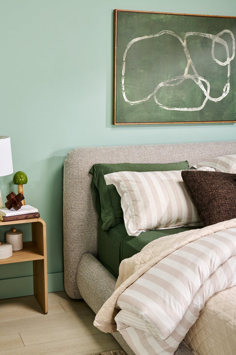 Luka Upholstered Platform Bed in Grey Fabric - Queen Size