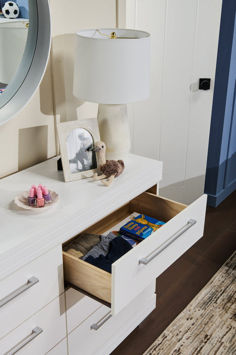 Riley Dresser - White