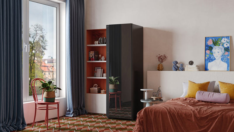 LG Styler Steam Closet with TrueSteam® Technology and Dynamic MovingHanger™ - SC5GMR80H 