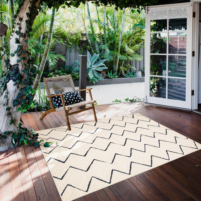 Kimi Blue-Ivory 5'3\" x 7'7\" Area Rug