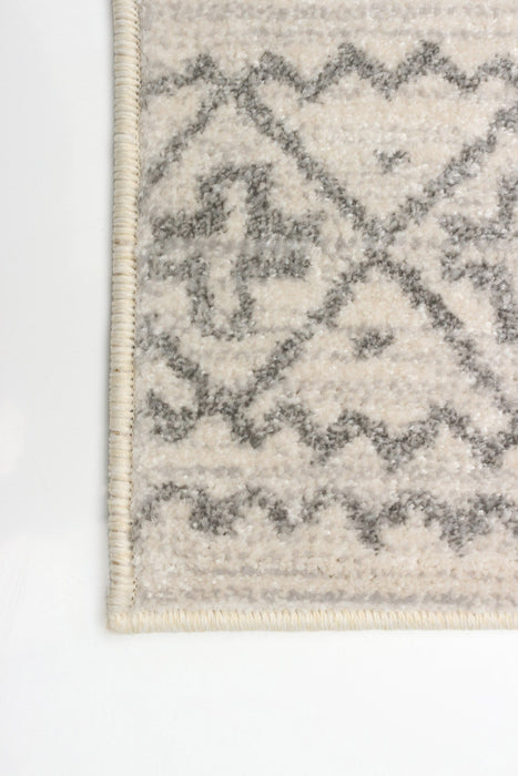 Mae Grey Area Rug - 2'7\" x 8'0\"