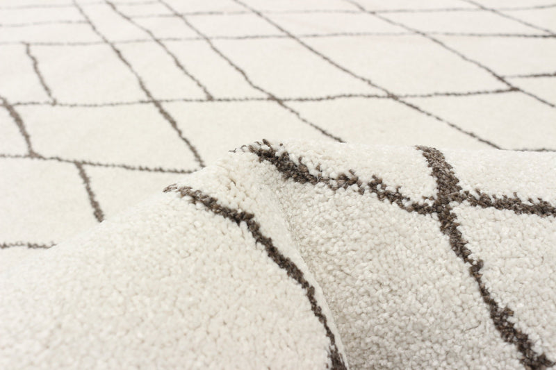 Anas Ivory Area Rug - 5'3\" x 7'3\"