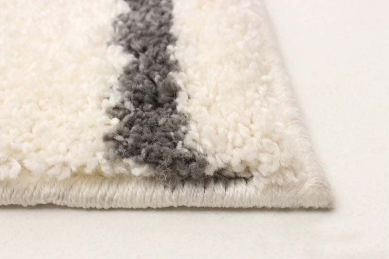 Sophia Ivory Shag 3'11\" x 6'0\" Area Rug
