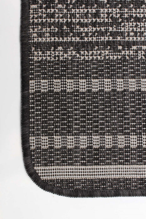 Wileen Black Area Rug - 3'3\" X 4'7\" 
