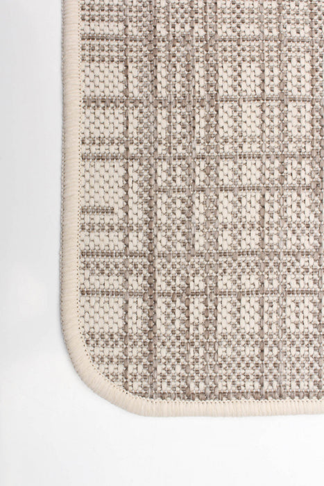 Panthea Ivory Area Rug - 4'4\" X 6'5\" 