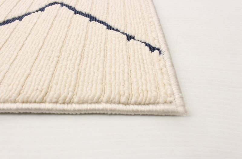 Kimi Blue-Ivory 4'7\" x 6'7\" Area Rug