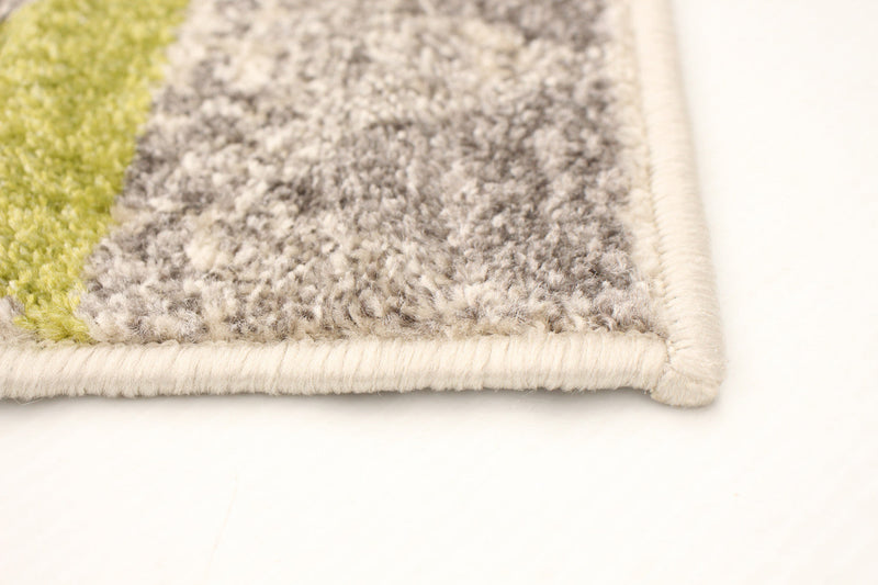Raja Ivory-Green Area Rug - 5'3\" x 7'3\"
