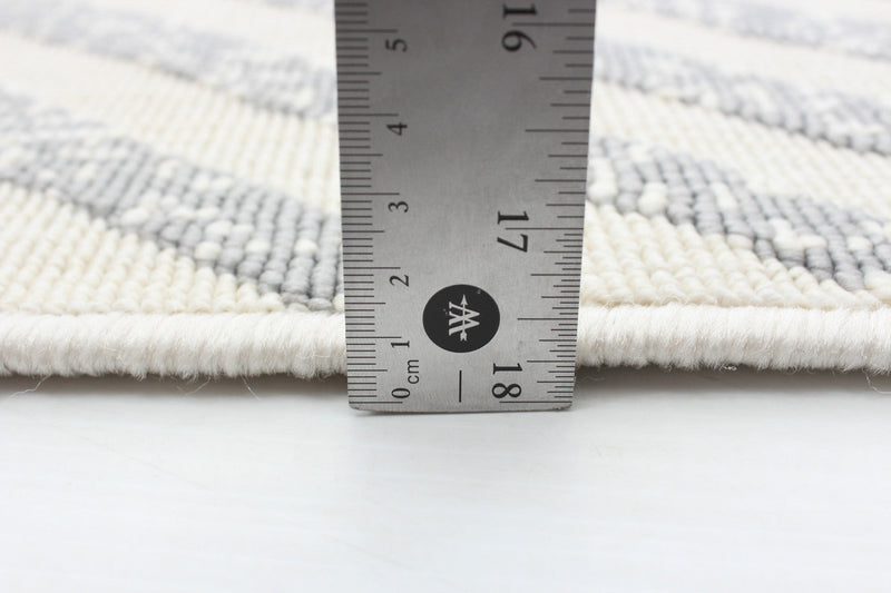 Dodie Light Grey 3'11\" x 5'7\" Area Rug