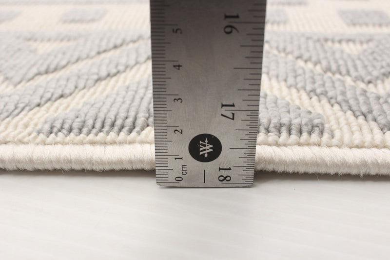 Gaia Light Grey 5'3\" x 7'7\" Area Rug