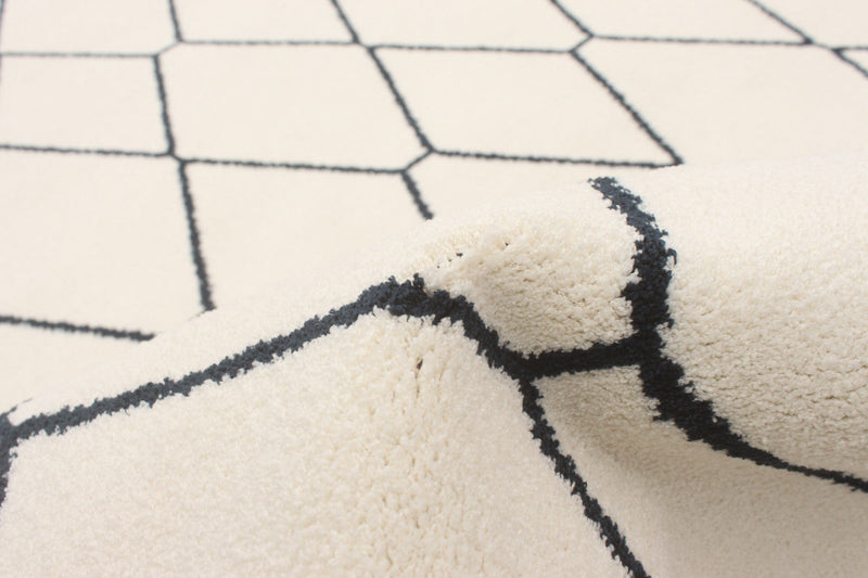 August White-Navy 6'7\" x 9'6\" Area Rug