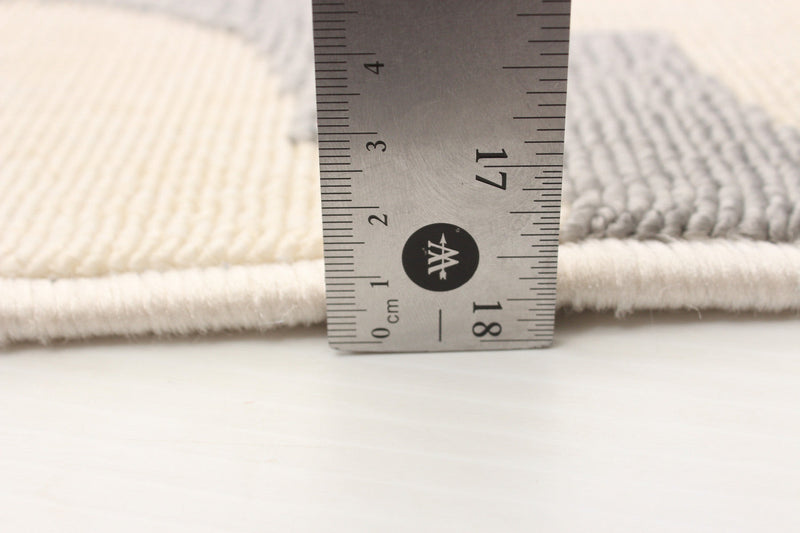 Sophie Light Grey Area Rug - 4'7\" x 6'7\"