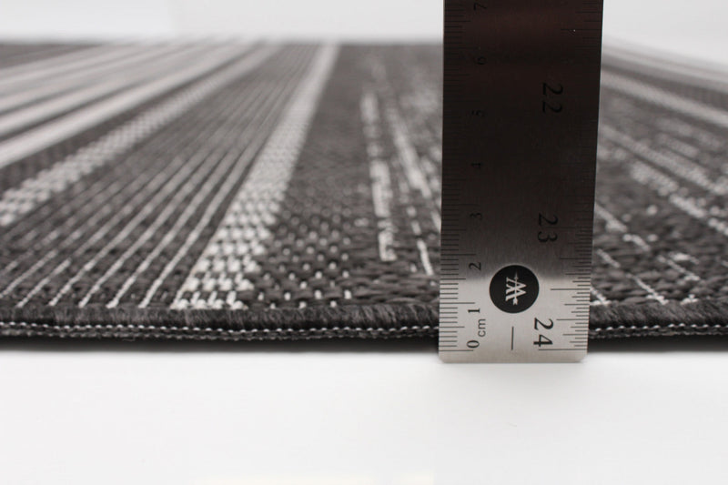 Wileen Black Area Rug - 4'4\" X 6'5\" 
