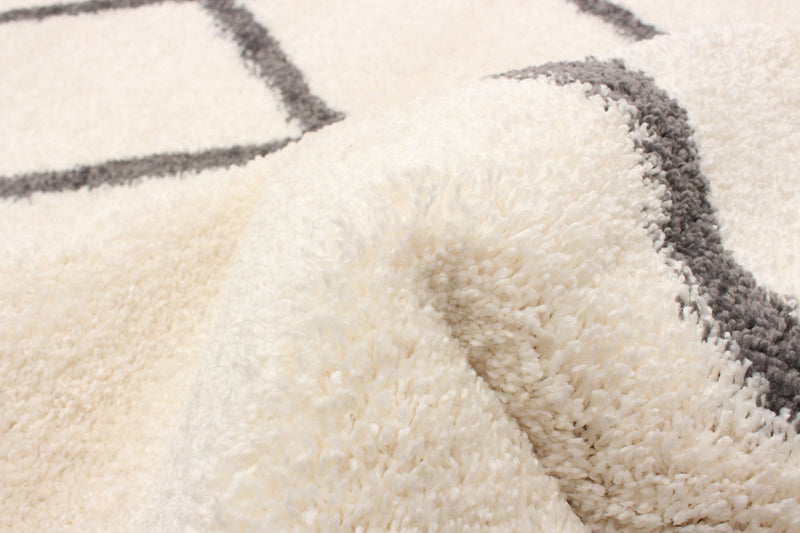 Sophia Ivory Shag 3'11\" x 6'0\" Area Rug