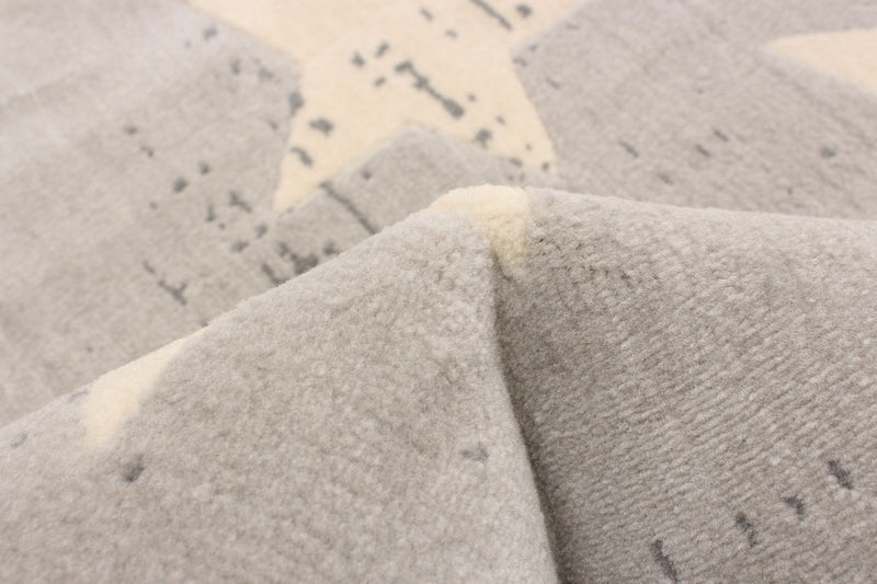 Ira Light Grey 2'8\" x 4'11\" Area Rug