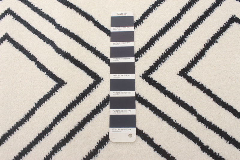 August Geod White-Navy 7'10\" x 10'2\" Area Rug