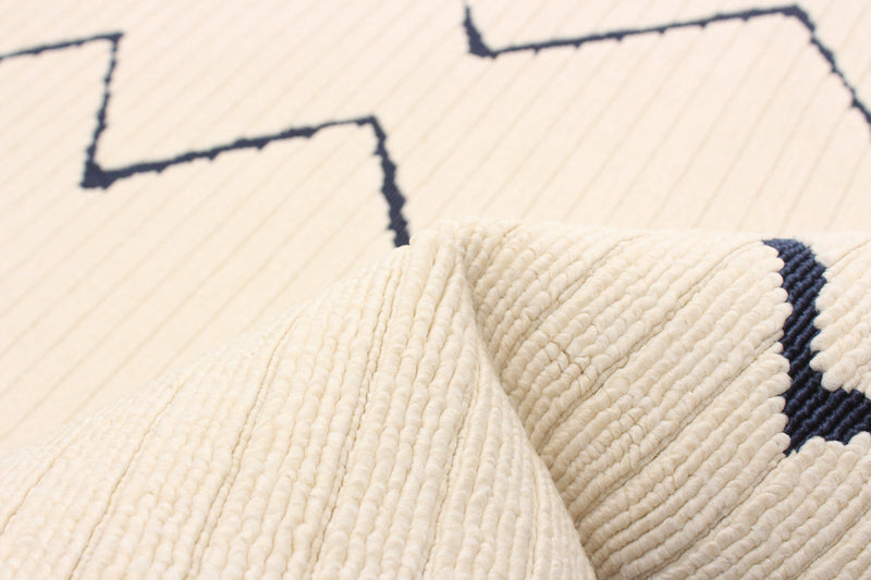 Kimi Blue-Ivory 5'3\" x 7'7\" Area Rug