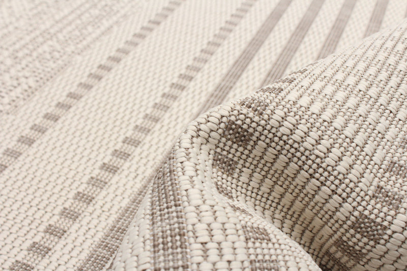 Wileen Ivory Area Rug - 4'4\" X 6'5\" 