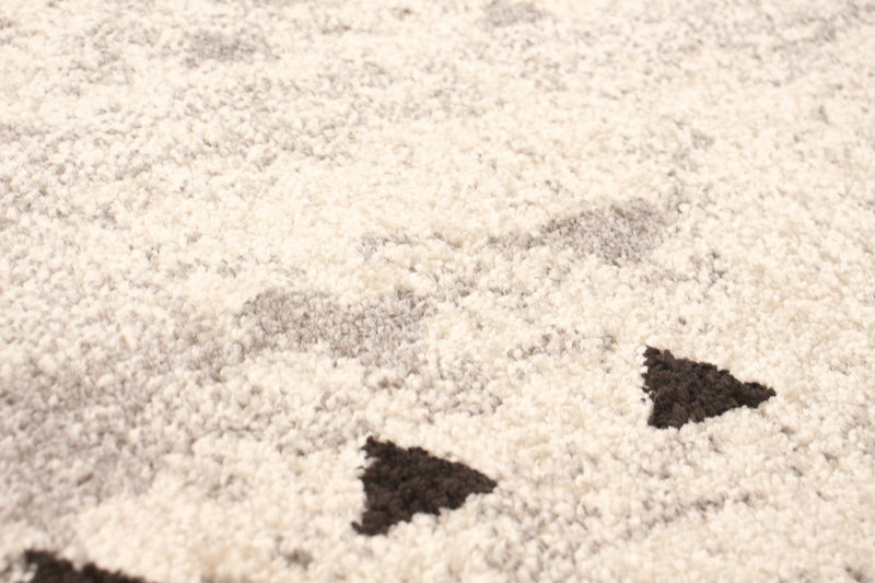 Raja Ivory-Red Area Rug - 3'11\" x 5'7\"