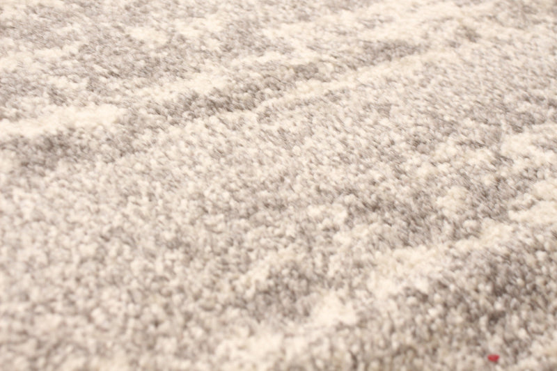Raja Ivory-Green Area Rug - 5'3\" x 7'3\"