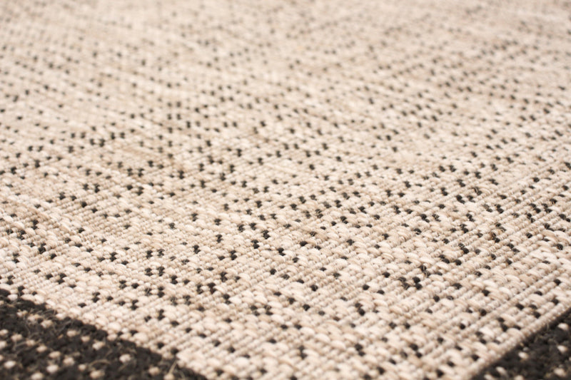 Sadie Classic Silver-Black Area Rug - 5'3\" x 7'7\"